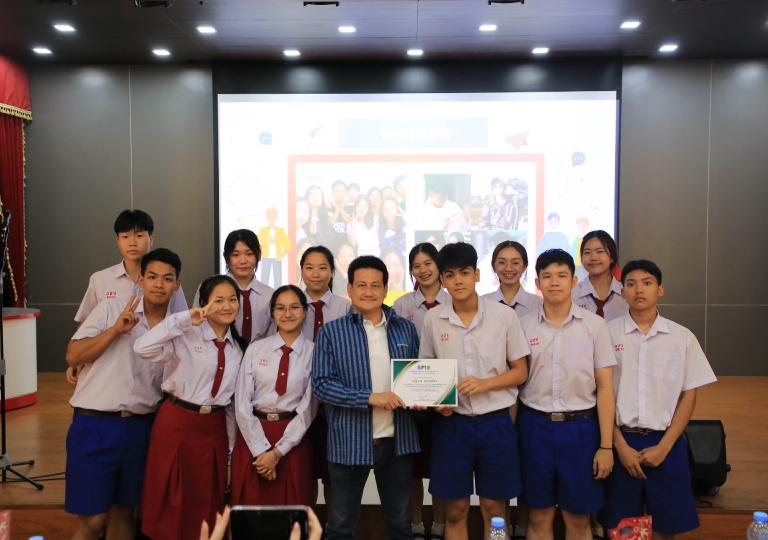 English Program led by Ms. Kanokwan Kaewmak, Head of EP Academics and project manager of Entrepreneur 101, invited Bro. Natton Suphon, Vice Director, and 5 mentors to partake in the Entrepreneur101 Appreciation Day