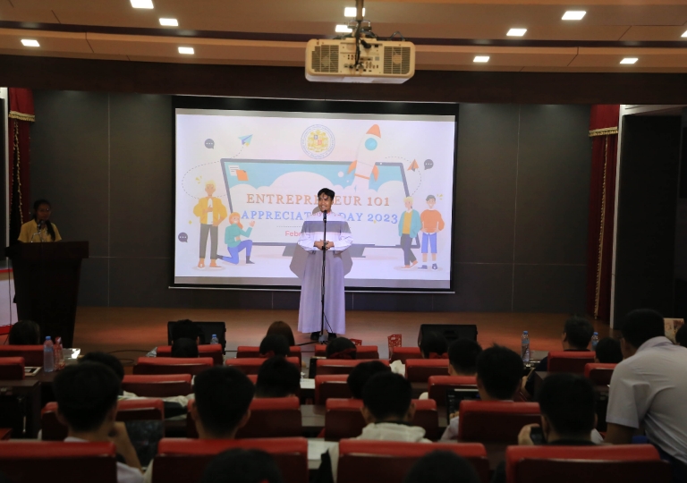 English Program led by Ms. Kanokwan Kaewmak, Head of EP Academics and project manager of Entrepreneur 101, invited Bro. Natton Suphon, Vice Director, and 5 mentors to partake in the Entrepreneur101 Appreciation Day