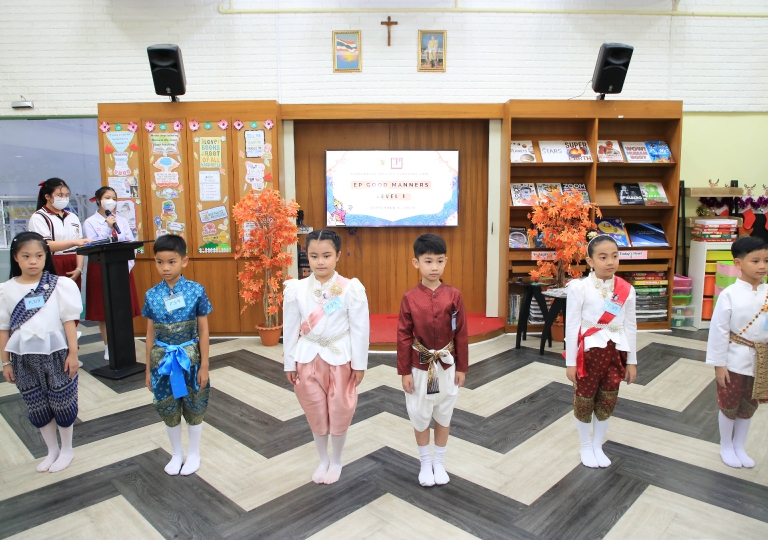 English Program, led by Ms. Siriwan Yuthongkham, Head of EP Discipline, organized 2 activities, namely the Thai Etiquette Training and EP Good Manners Competition from mid-August to 6 September 2023.