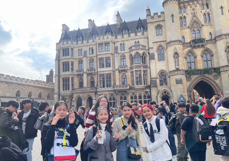 English Program organised three fruitful International Summer Camps in April this year in these 3 places: Norwich (UK), Brighton (UK), and Japan (Tokyo, Okayama & Osaka). 