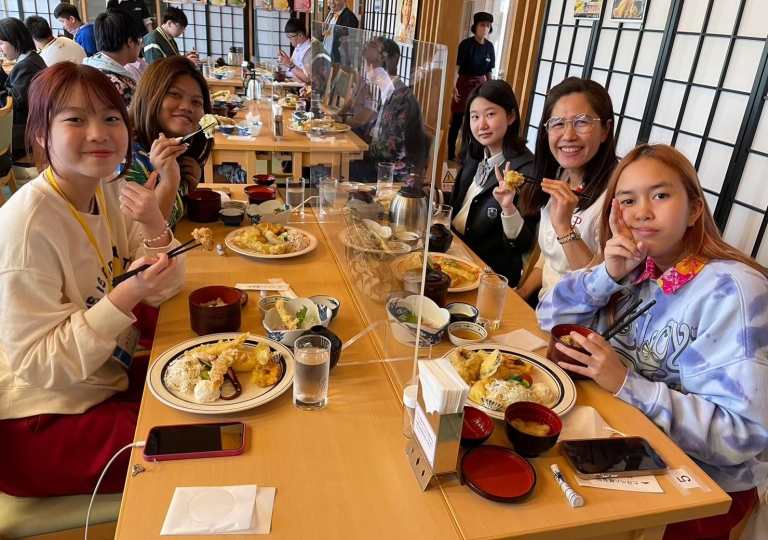 English Program organised three fruitful International Summer Camps in April this year in these 3 places: Norwich (UK), Brighton (UK), and Japan (Tokyo, Okayama & Osaka). 