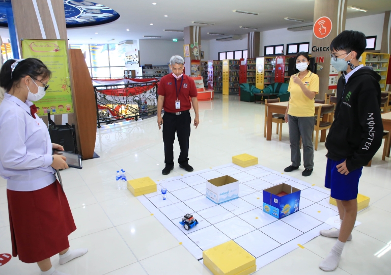 On 19 June 2023, ACSP English Program invited Dr. Wannapong Taimpo, MUIC Associate Professor, and Professor Darapond for the S3 SMART-Physics: Coded Cleaning Robot activity, led my Miss Lalita Manyanont, Head of Curriculum & Instruction (Secondary).