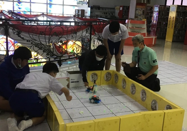 On 19 June 2023, ACSP English Program invited Dr. Wannapong Taimpo, MUIC Associate Professor, and Professor Darapond for the S3 SMART-Physics: Coded Cleaning Robot activity, led my Miss Lalita Manyanont, Head of Curriculum & Instruction (Secondary).