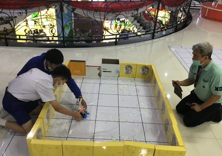 On 19 June 2023, ACSP English Program invited Dr. Wannapong Taimpo, MUIC Associate Professor, and Professor Darapond for the S3 SMART-Physics: Coded Cleaning Robot activity, led my Miss Lalita Manyanont, Head of Curriculum & Instruction (Secondary).