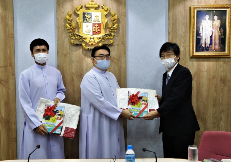 On 4th August 2023, ACSP led by Vice Directors, Bro. Manit Sakonthawat and Bro. Natton Suphon, together with the school administration, welcomed delegates Professor Hiroaki Sakurai and Professor Sayaka Hashimoto from Gakushuin Women’s College (GWC), Japan