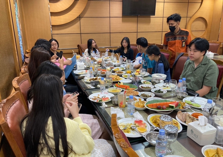 LINE_ALBUM_230606_16