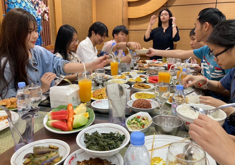 LINE_ALBUM_230606_17