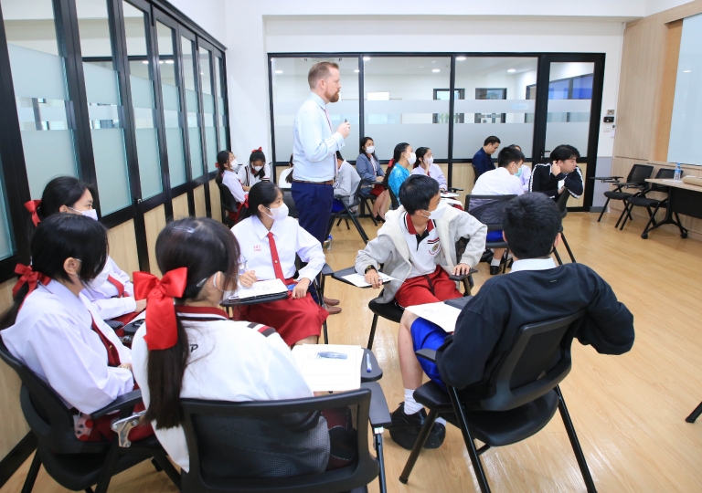 This academic year, 2023, ACSP EP opened the Modern Track English Program or M-TEP for Level 3 (Secondary 4-6) which offers 6 majors and 5 free electives.