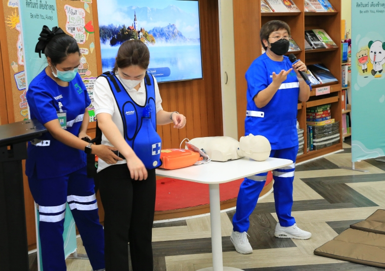 July 10, 2023, EP Discipline Department headed by Ms. Siriwan Yuthongkham in cooperation with Sikarin Hospital is holding the Basic First Aid: Choking & CPR training for Primary 1 to Secondary 6 students. 