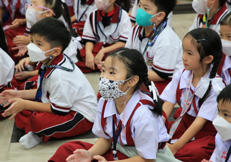 July 11, 2023, EP Discipline Department headed by Ms. Siriwan Yuthongkham in cooperation with Sikarin Hospital is holding the Basic First Aid: Choking & CPR training for Primary 1 to Secondary 6 students. 