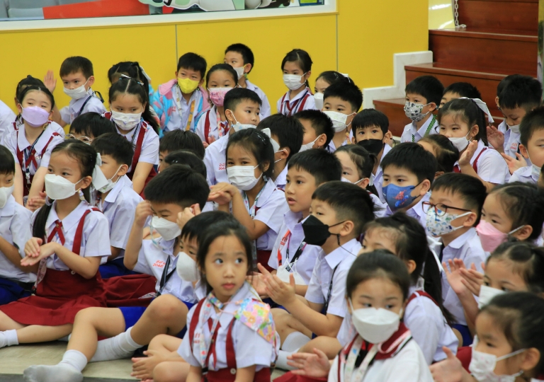 July 11, 2023, EP Discipline Department headed by Ms. Siriwan Yuthongkham in cooperation with Sikarin Hospital is holding the Basic First Aid: Choking & CPR training for Primary 1 to Secondary 6 students. 