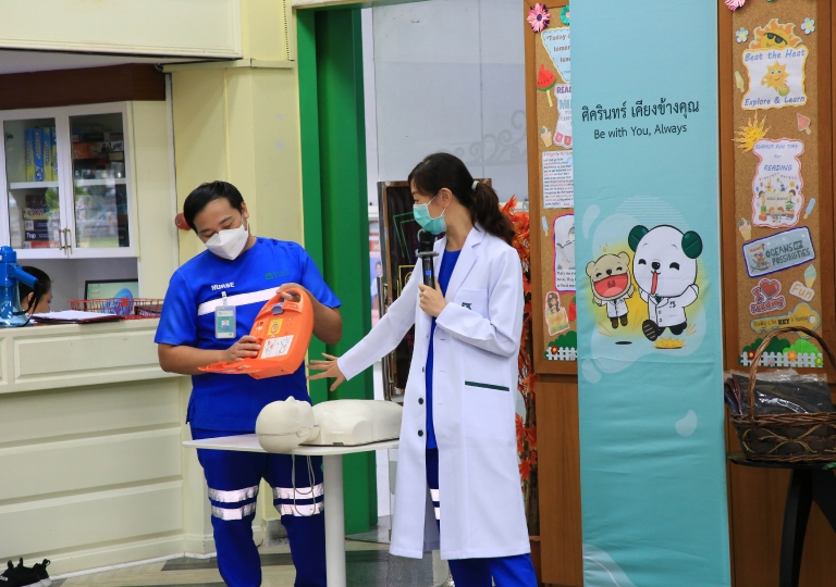 July 11, 2023, EP Discipline Department headed by Ms. Siriwan Yuthongkham in cooperation with Sikarin Hospital is holding the Basic First Aid: Choking & CPR training for Primary 1 to Secondary 6 students. 