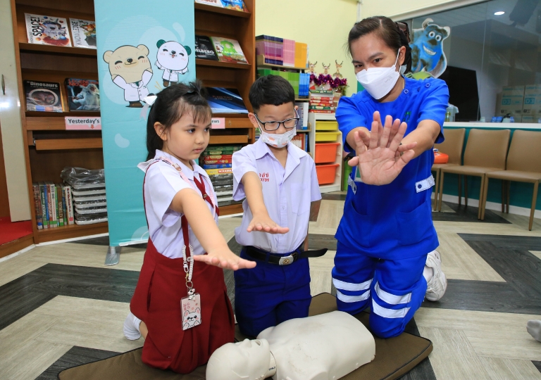 July 11, 2023, EP Discipline Department headed by Ms. Siriwan Yuthongkham in cooperation with Sikarin Hospital is holding the Basic First Aid: Choking & CPR training for Primary 1 to Secondary 6 students. 