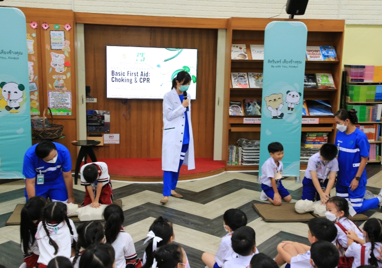 July 11, 2023, EP Discipline Department headed by Ms. Siriwan Yuthongkham in cooperation with Sikarin Hospital is holding the Basic First Aid: Choking & CPR training for Primary 1 to Secondary 6 students. 