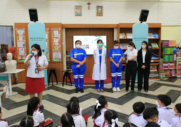 July 11, 2023, EP Discipline Department headed by Ms. Siriwan Yuthongkham in cooperation with Sikarin Hospital is holding the Basic First Aid: Choking & CPR training for Primary 1 to Secondary 6 students. 