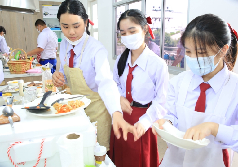 Secondary 5 students completed the “S5 Entrepreneurship 101: Our Mini Resto” cooking activity held at culinary room, 2nd floor, Louis Marie building, designed by Miss Kanokwan Kaewmak and Mr. Batholomew Badar on 30 May 2023.